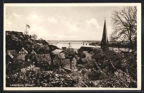 AK Lauenburg /Elbe, Ortspartie mit Kirche, Blick zur Elbbrücke