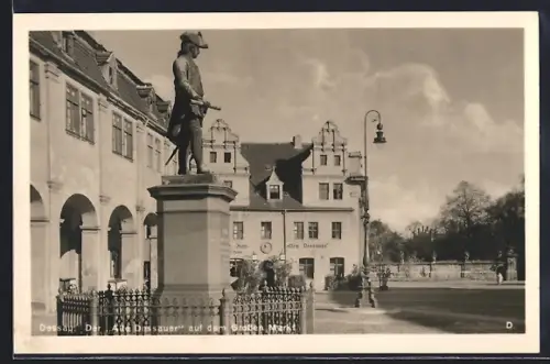 AK Dessau, Der Alte Dessauer auf dem Grossen Markt