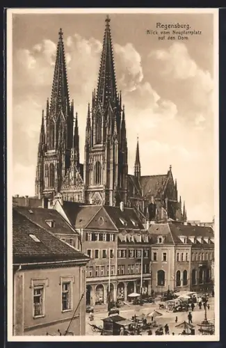 AK Regensburg, Blick vom Neupfarrplatz auf den Dom, Marktleben