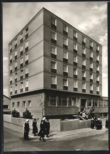 AK Dernbach / Westerwald, Katharina Kasper-Haus mit Nonnen / Ordensschwestern
