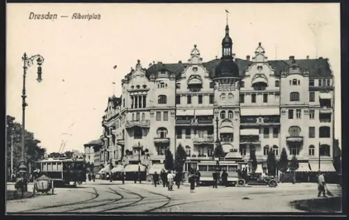 AK Dresden-Neustadt, Strassenbahnen auf dem Albertplatz, Deutsche Bank