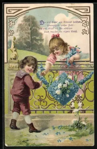 AK Kinder hängen eine Blumengirlande auf