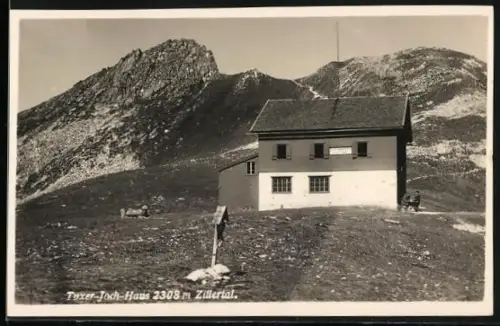 AK Tuxer-Joch-Haus im Zillertal mit Flurkreuz