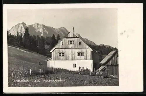 AK Hochtausing-Haus, Ansicht mit Bergen