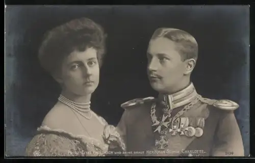 AK Prinz Eitel Friedrich von Preussen in Uniform mit seiner Frau