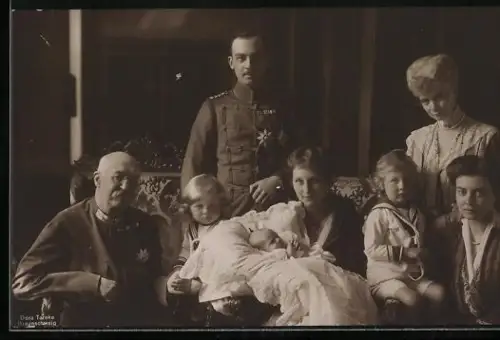 AK Herzog von Cumberland und Ernst August Herzog von Braunschweig in Husarenuniform mit seiner Familie