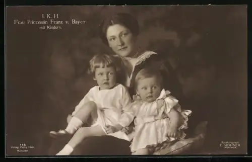 AK Prinzessin Franz von Bayern mit ihren Kindern