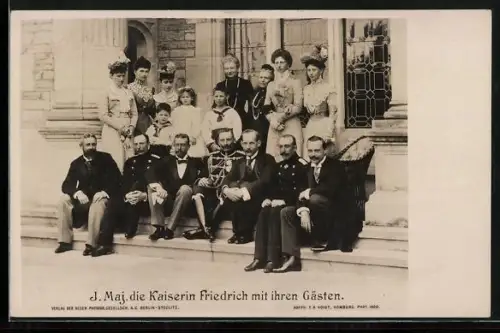 AK Die Kaiserin Friedrich Wilhelm III. von Preussen mit ihren Gästen, Kaiser Wilhelm II. als Husar