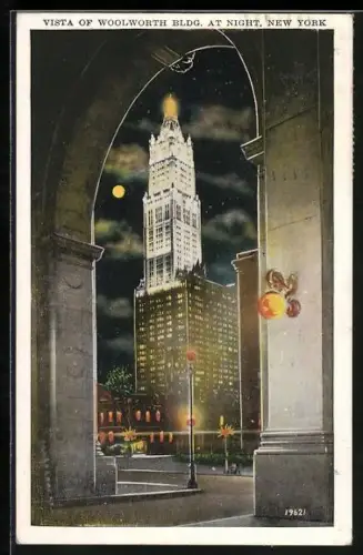 AK New York, NY, Viasta of Woolworth Bldg. at Night