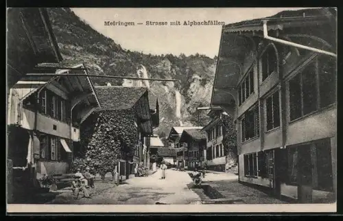 AK Meiringen, Strassenpartie mit Alpbachfällen