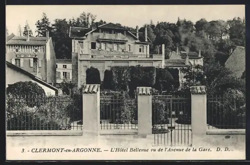 AK Clermont-en-Argonne, L`Hotel Bellevue vu de l`Avenue de la Gare