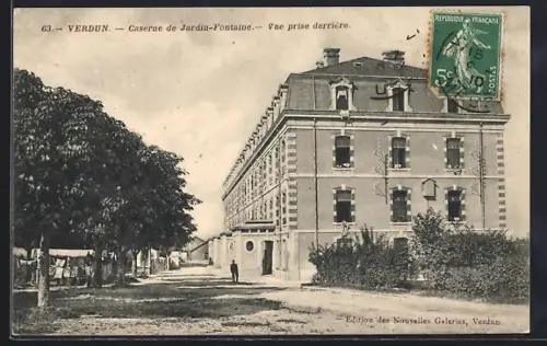 AK Verdun, Caserne de Jardin-Fontaine, Vue prise derriere