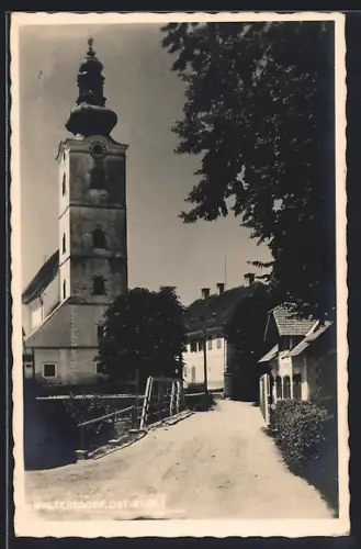 AK Bad Waltersdorf /Ost-Stmk., Strassenpartie mit Kirche