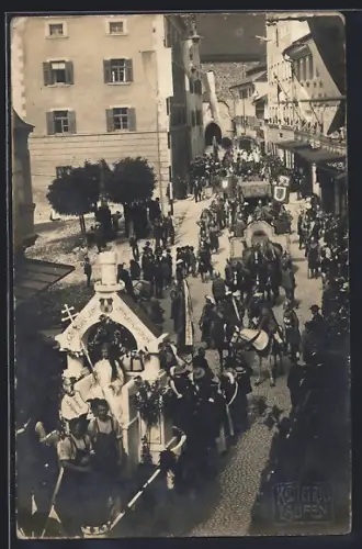 Foto-AK Laufen / Salzach, Festzug mit geschmückten Wagen