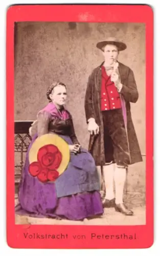 Fotografie unbekannter Fotograf und Ort, Volkstracht von Petersthal, Handkoloriert