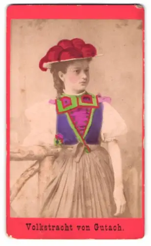 Fotografie junge Frau in Volkstracht aus Gutach, Handkoloriert