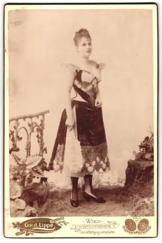 Fotografie G.v.d. Lippe, Wien, I. Wipplingerstr. 7, Mariette de Dio, italienische Sängerin & Schönheitskönigin