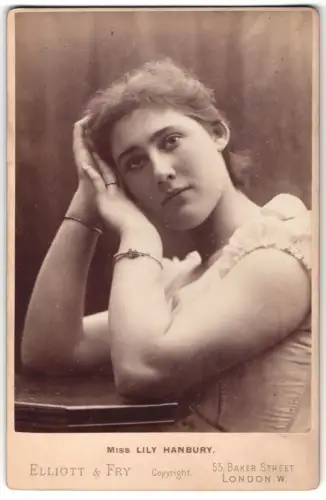 Fotografie Elliott & Fry, London, Baker Street 55, hübsche junge Schauspielerin Miss Lily Hanbury