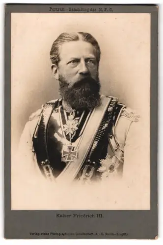 Fotografie NPG, Berlin, Portrait Kaiser Friedrich III. von Preussen im Kürass mit Orden