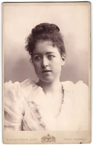 Fotografie Adèle, Wien, Graben 19, Marquerite Malvine Gräfin von Hoyos, Frau von Herbert von Bismarck (Sohn Bismarcks)