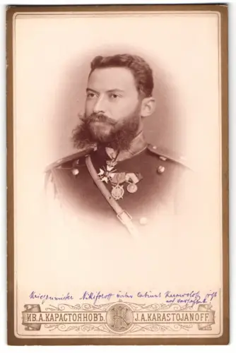 Fotografie I. A. Karastojanoff, Sofia, Samokowska ul. 929, General Nikifor Nikiforov, bulgarischer Kriegsminister, Orden