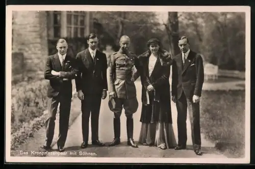 AK Kronprinz Wilhelm von Preussen mit seiner Gatting und seinen drei Söhnen