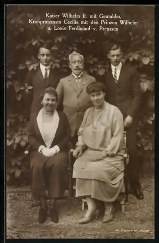 AK Kaiser Wilhelm II. mit Gemahlin, Kronprinzessin Cecilie mit den Prinzen Wilhelm u. Louis Ferdinand von Preussen