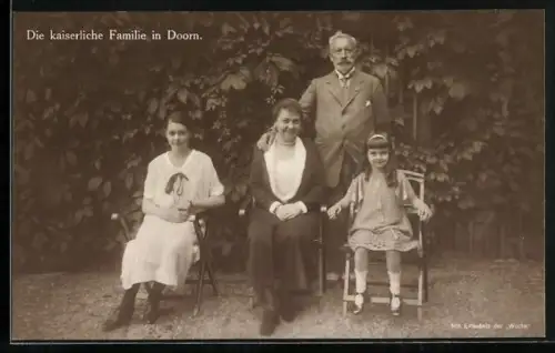 AK Die kaiserliche Familie in Doorn, Hermine, Kaiser Wilhelm II., Reuss