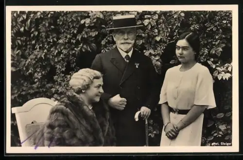 AK Kaiserpaar in Doorn mit Prinzessin Henriette zu Schoenaich-Carolath, Autograph v. Hermine