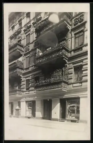 Foto-AK Berlin-Schöneberg, Wasch- u. Plätt-Anstalt, Schuhmacher-Werkstatt, Brünhildestrasse 13