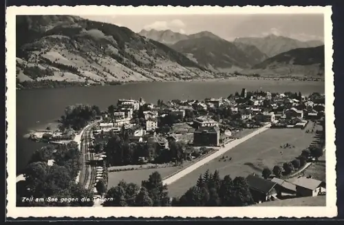 AK Zell am See, Ortsansicht aus der Vogelschau gegen die Tauern