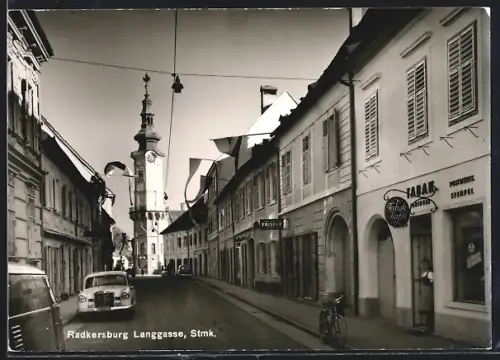 AK Radkersburg /Stmk., Strasse Langgasse mit Tabakladen und Kirche