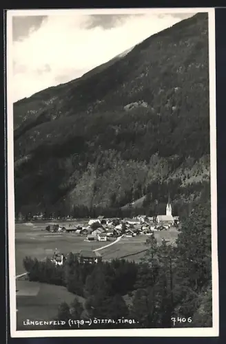 AK Längenfeld /Ötztal, Ortschaft mit Kirche
