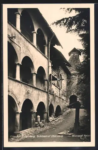 AK Friesach /Kärnten, Schlosshof der Ruine Petersberg