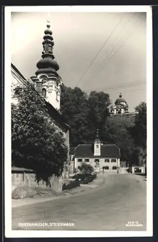 AK Ehrenhausen /Steiermark, Kirche mit Strassenpartie