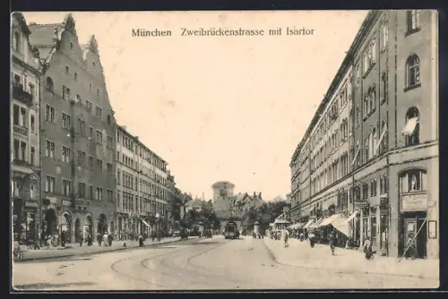 AK München, Zweibrückenstrasse mit Isartor, Strassenbahn und Geschäften