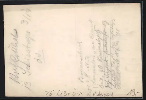 Künstler-AK Handgemalt: Hinterbrühl, Ortsansicht mit Ladengeschäft