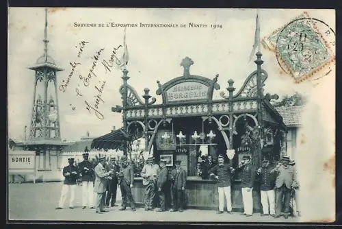 AK Nantes, Exposition Internationale 1904, Brasserie Burgelin, Gendarme und Messebesucher