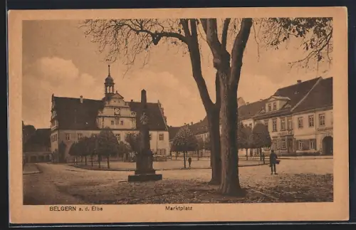 AK Belgern a. Elbe, Monument auf dem Marktplatz