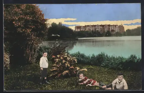 AK Kiel, Partie im Hohenzollernpark mit Kindern