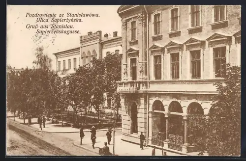 AK Stanislau, Sapierzynskagasse mit Abzweig, Geschäftshaus u. Anlage aus der Vogelschau