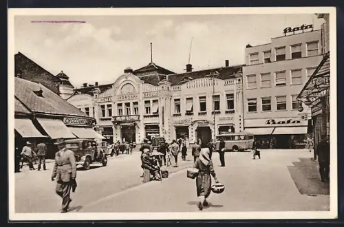 AK Uzhorod, Strassenszene am Hotel Korona Szallo, mit Passanten und Omnibus