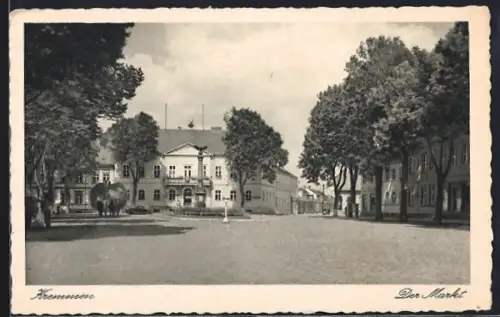 AK Kremmen, Blick auf den Markt, Denkmal