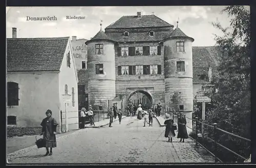 AK Donauwörth, Riedertor mit Ortsleben
