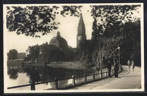 AK Kiel, Blick vom Kleinen Kiel auf Stadttheater und Rathaus