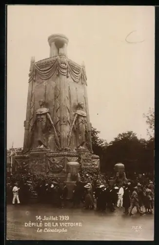 AK Paris, Siegesparade / Fete de la Victoire 1919, Le Cénotaphe