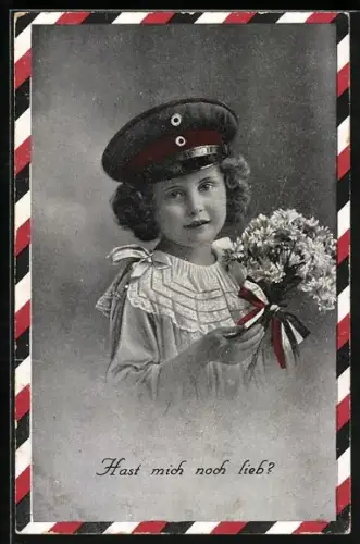 AK Mädchen mit Schirmmütze und Blumenstrauss