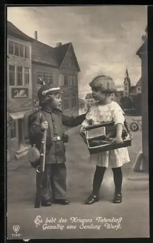 AK Junge mit Wehrmachts-Uniform & Gewehr unterhält sich mit Mädchen