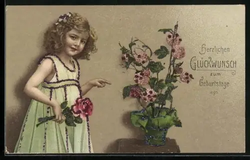Glitzer-Perl-AK Mädchen zeigt auf einen Strauss Rosen mit Glitzer-Perlen