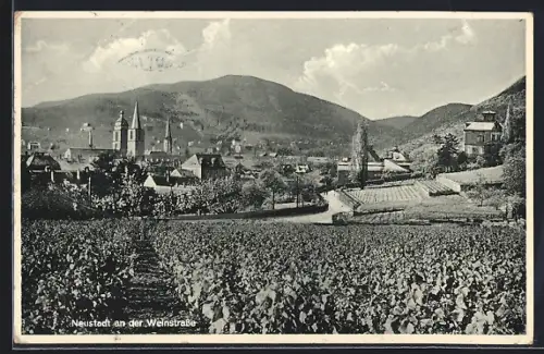 AK Neustadt an der Weinstrasse, Strassenpartie mit Kirche